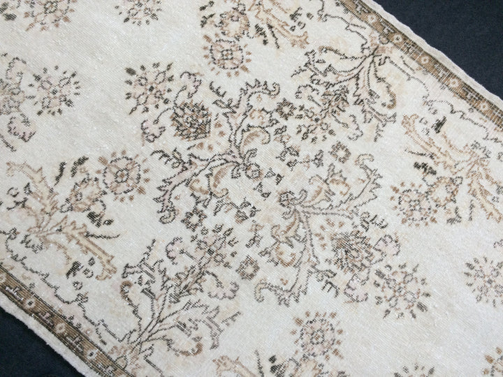 Rust Turkish Runner Rug 4' x 7' Hand-Knotted close-up