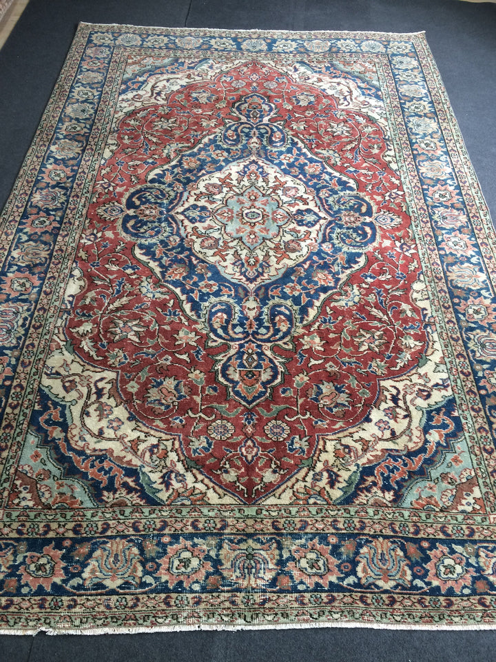 Turkish Runner Rug 6' 7" x 10' Hand-Knotted detail
