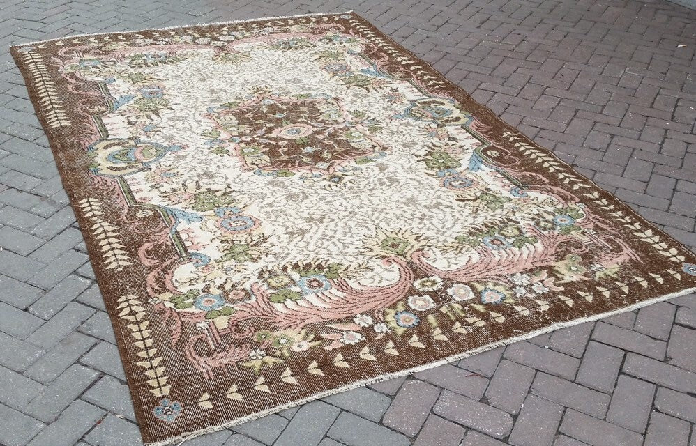 Turkish Oushak Rug 6' 7" x 10' Hand-Knotted close-up