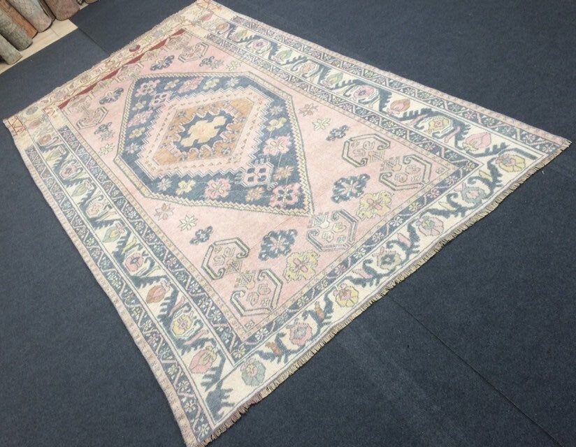 Turkish Oushak Rug 4' x 8' Hand-Knotted border