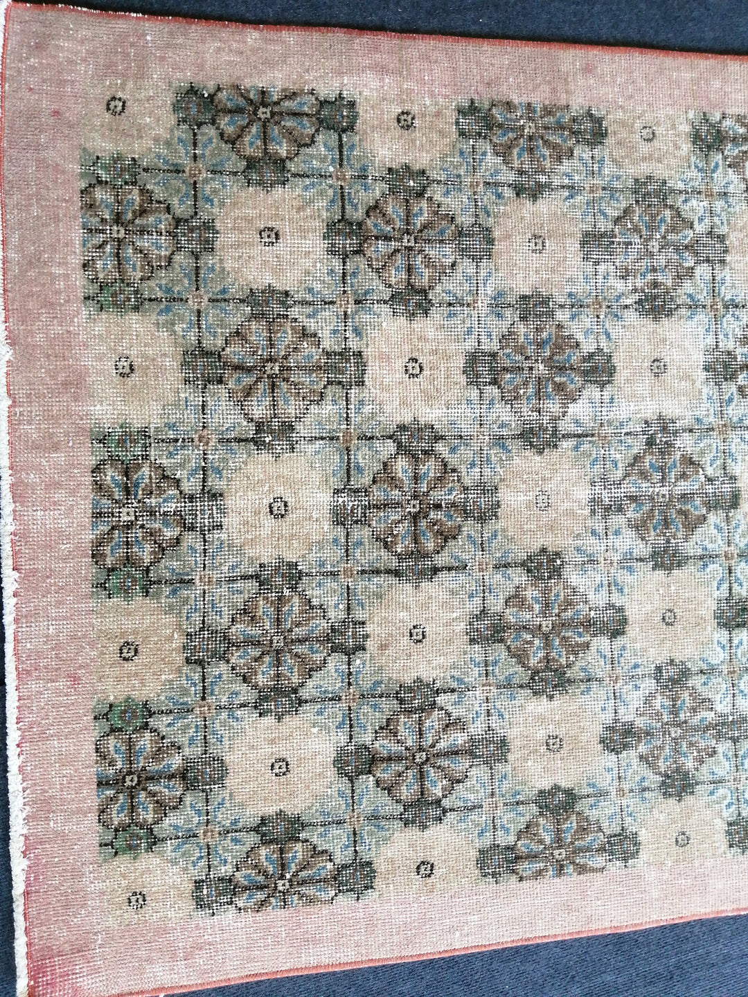 Beige Turkish Oushak Rug 4' x 7' Hand-Knotted close-up