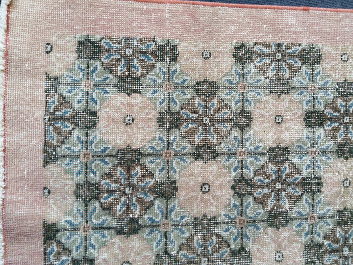 Beige Turkish Oushak Rug 4' x 7' Hand-Knotted texture