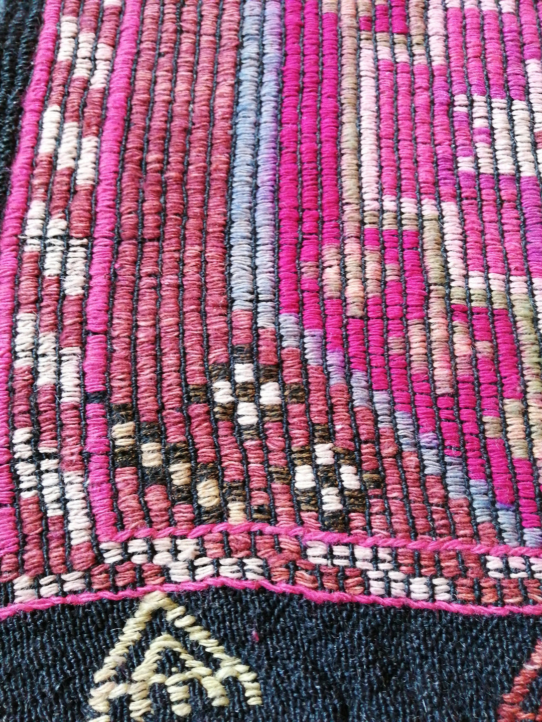 Turkish Oushak Rug 4' x 8' Hand-Knotted pattern