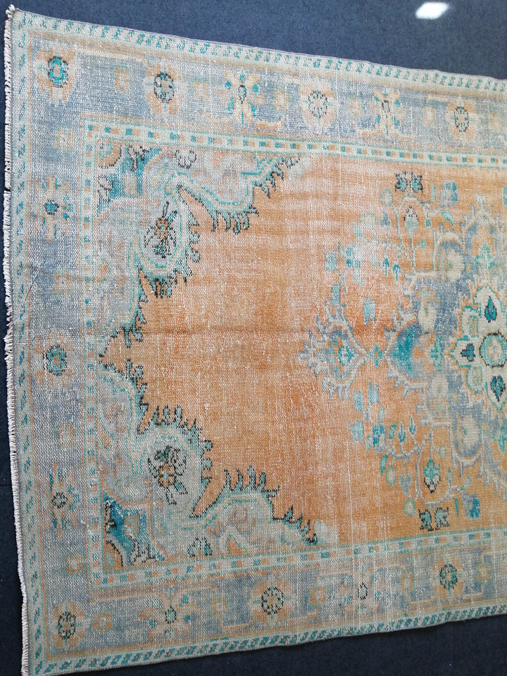 Beige Turkish Oushak Rug 6' x 9' 7" Hand-Knotted close-up