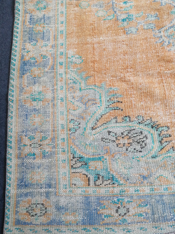 Beige Turkish Oushak Rug 6' x 9' 7" Hand-Knotted texture