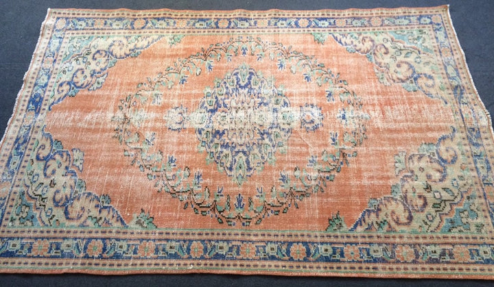 Turkish Oushak Rug 5'3" x 7'10" Hand-Knotted border