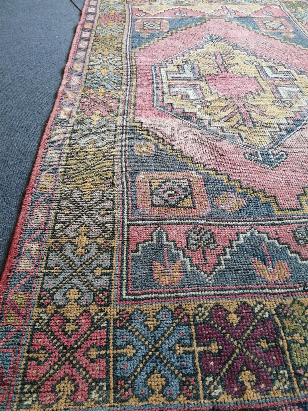Turkish Oushak Rug Runner Hand-Knotted texture