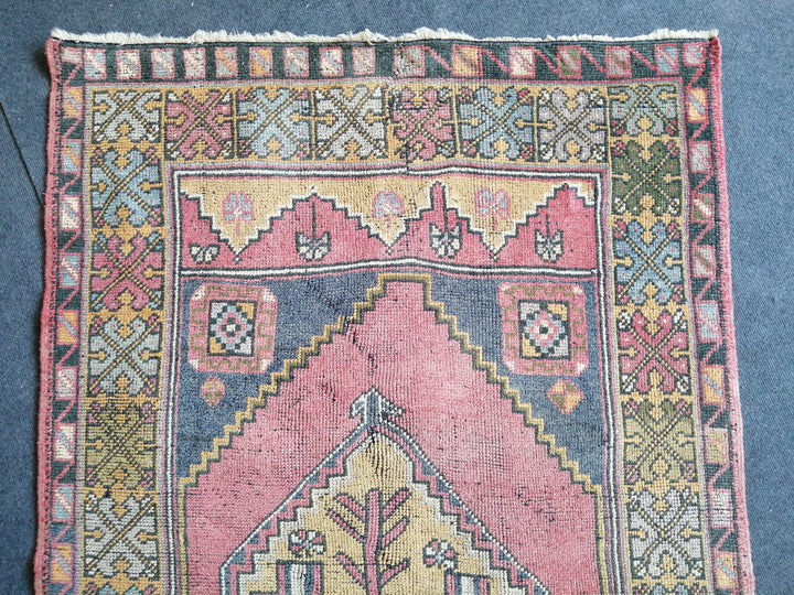Turkish Oushak Rug Runner Hand-Knotted pattern