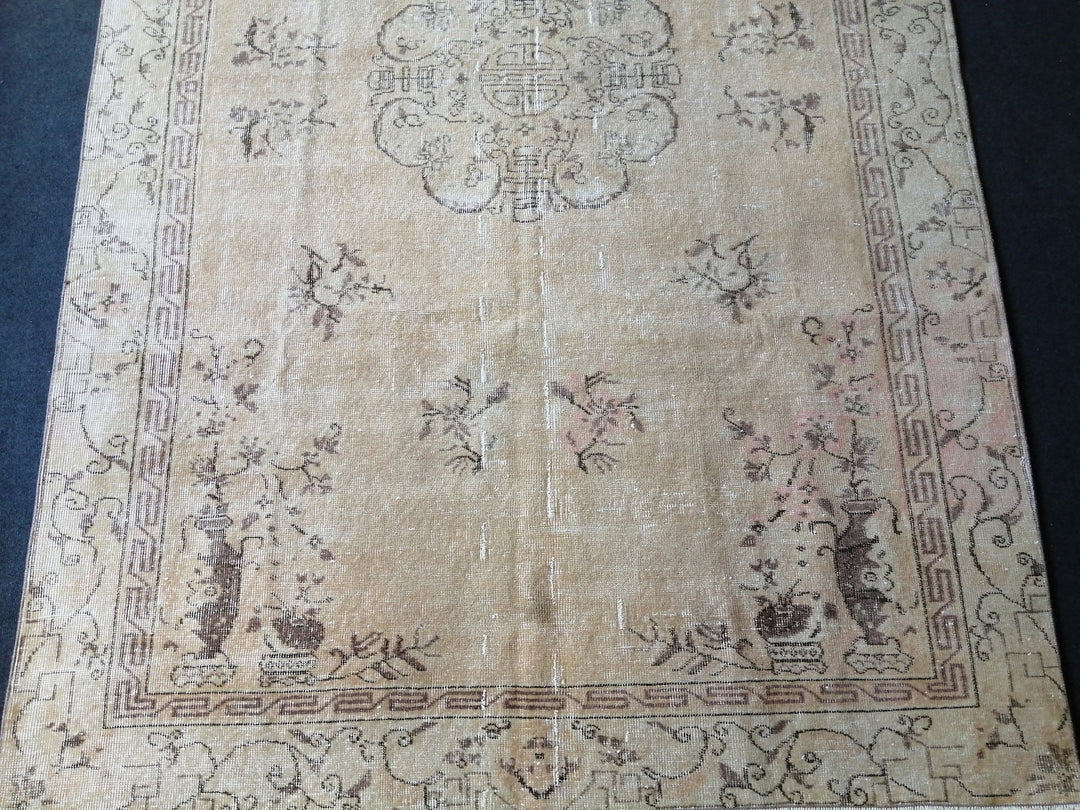 Beige Turkish Runner Rug 6' x 9' 4" Hand-Knotted texture