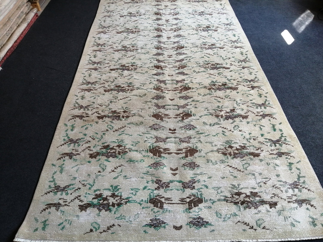 Beige Turkish Runner Rug 5' x 9' 4" Hand-Knotted