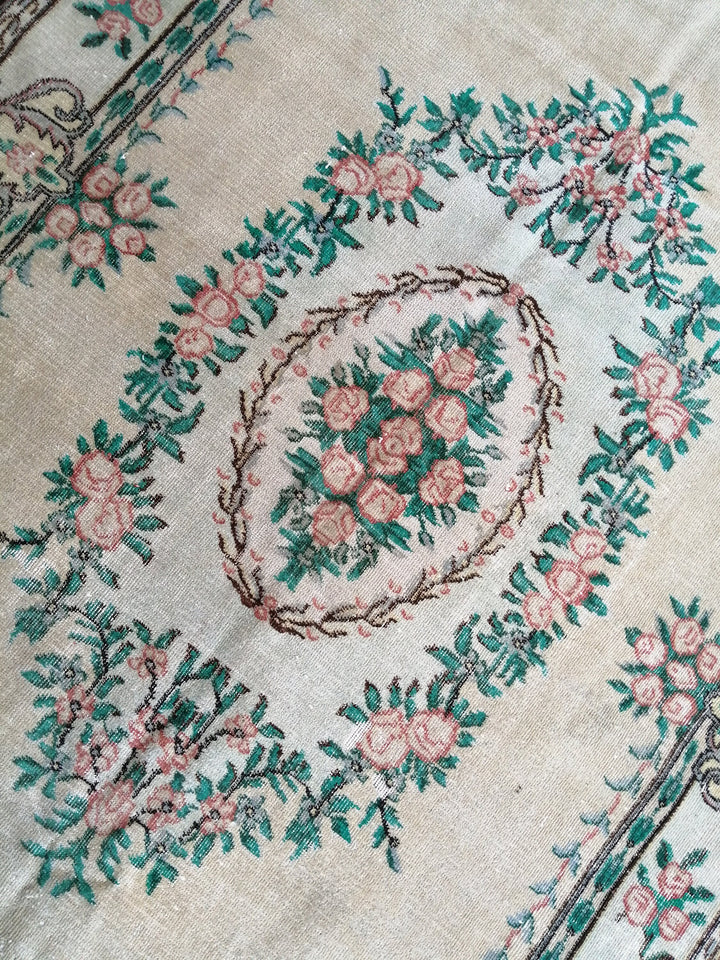 Beige Turkish Runner Rug 6' x 10' Hand-Knotted border