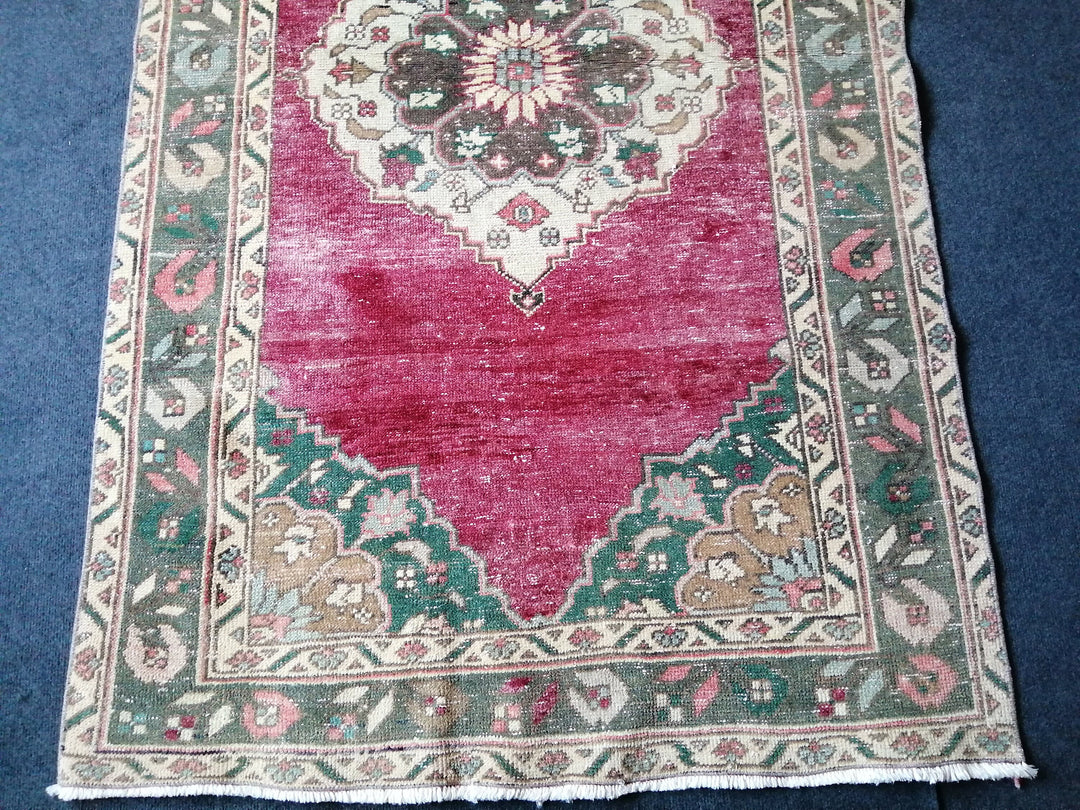 Turkish Oushak Rug Hand-Knotted border