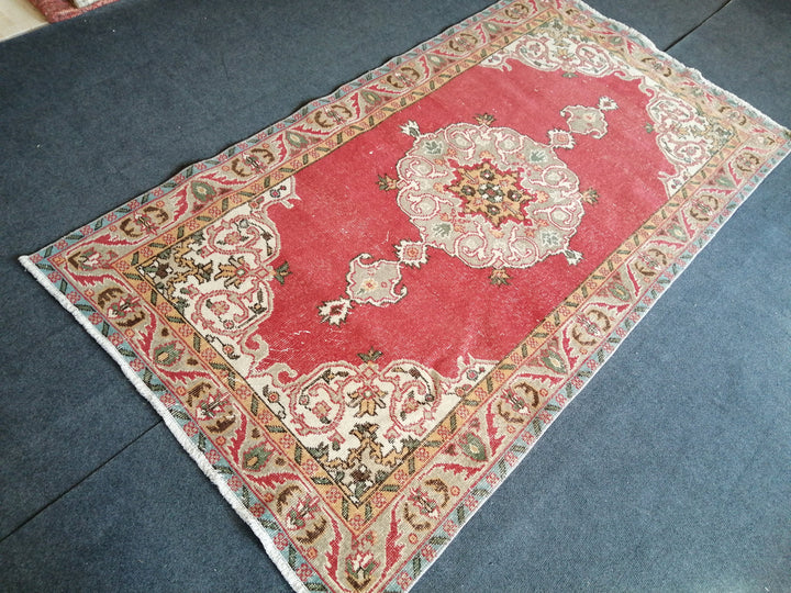 Turkish Oushak Rug 5'3" x 7'6" Hand-Knotted border