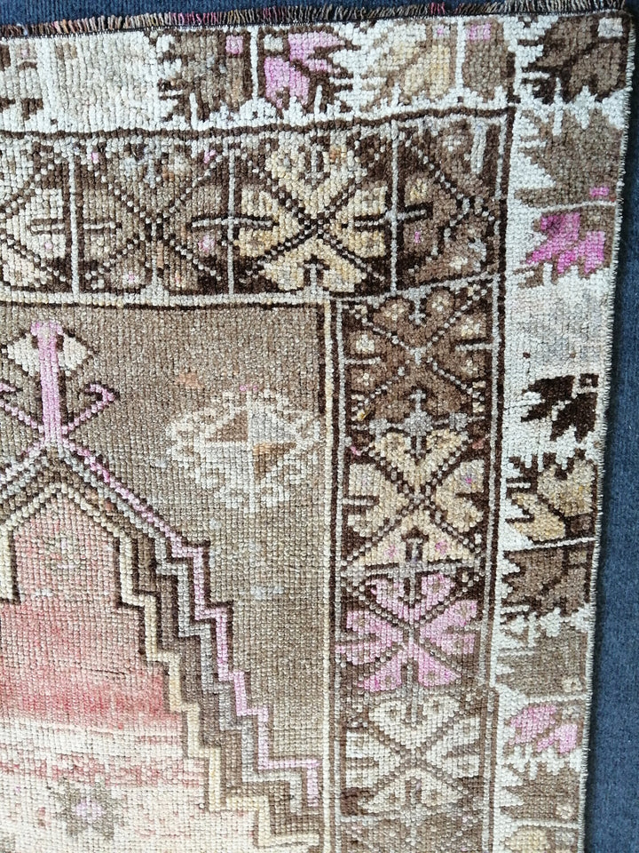 Beige Turkish Runner Rug 3' 5" x 11' Hand-Knotted close-up
