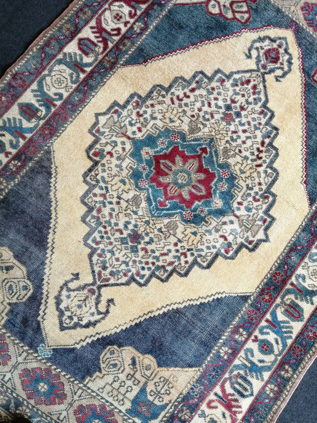 Beige Turkish Runner Rug 4' 7" x 7' Hand-Knotted pattern