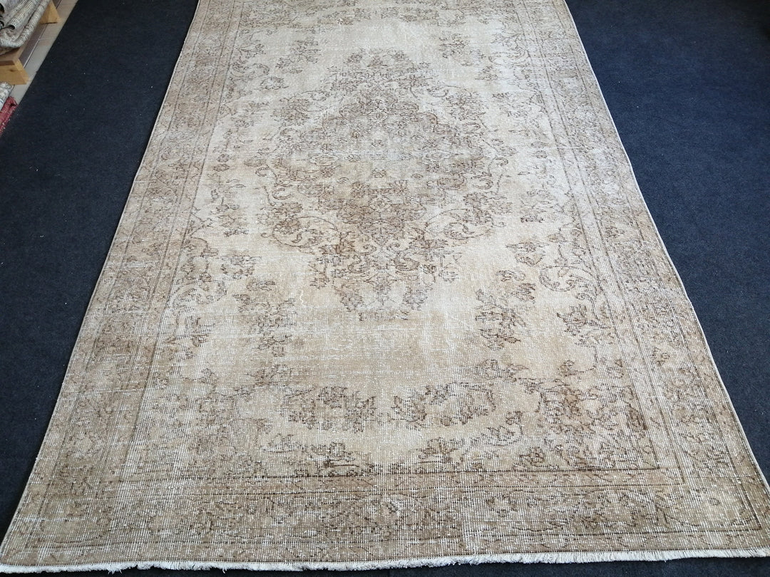 Beige Turkish Runner Rug 5' 5" x 8' 11" Hand-Knotted | No. WR33785