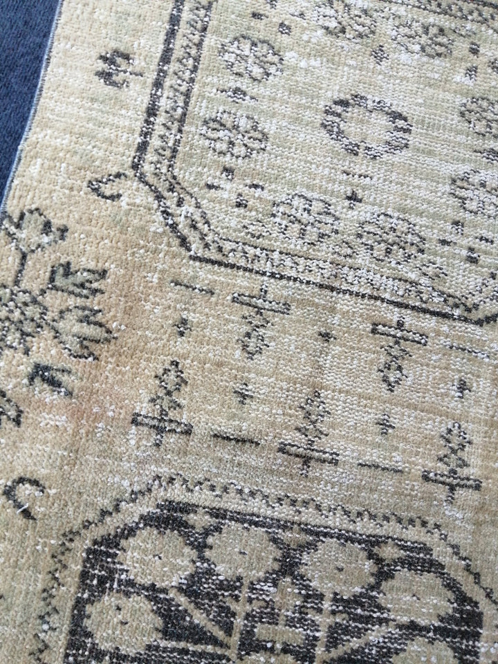 Beige Turkish Runner Rug 2' 6" x 10' 11" Hand-Knotted | No. WR87892