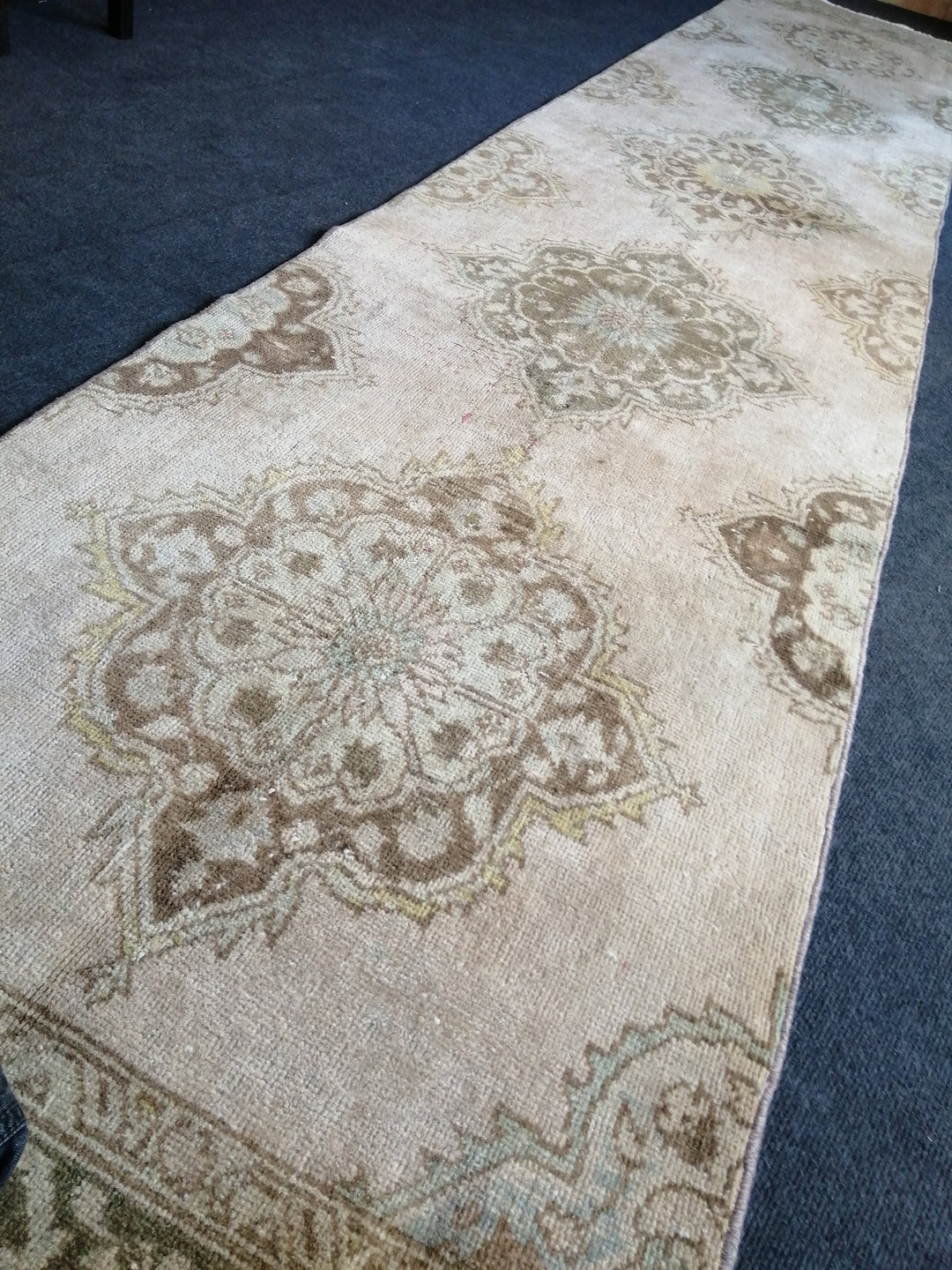 Beige Turkish Runner Rug 2' 10" x 13' 11" Hand-Knotted detail
