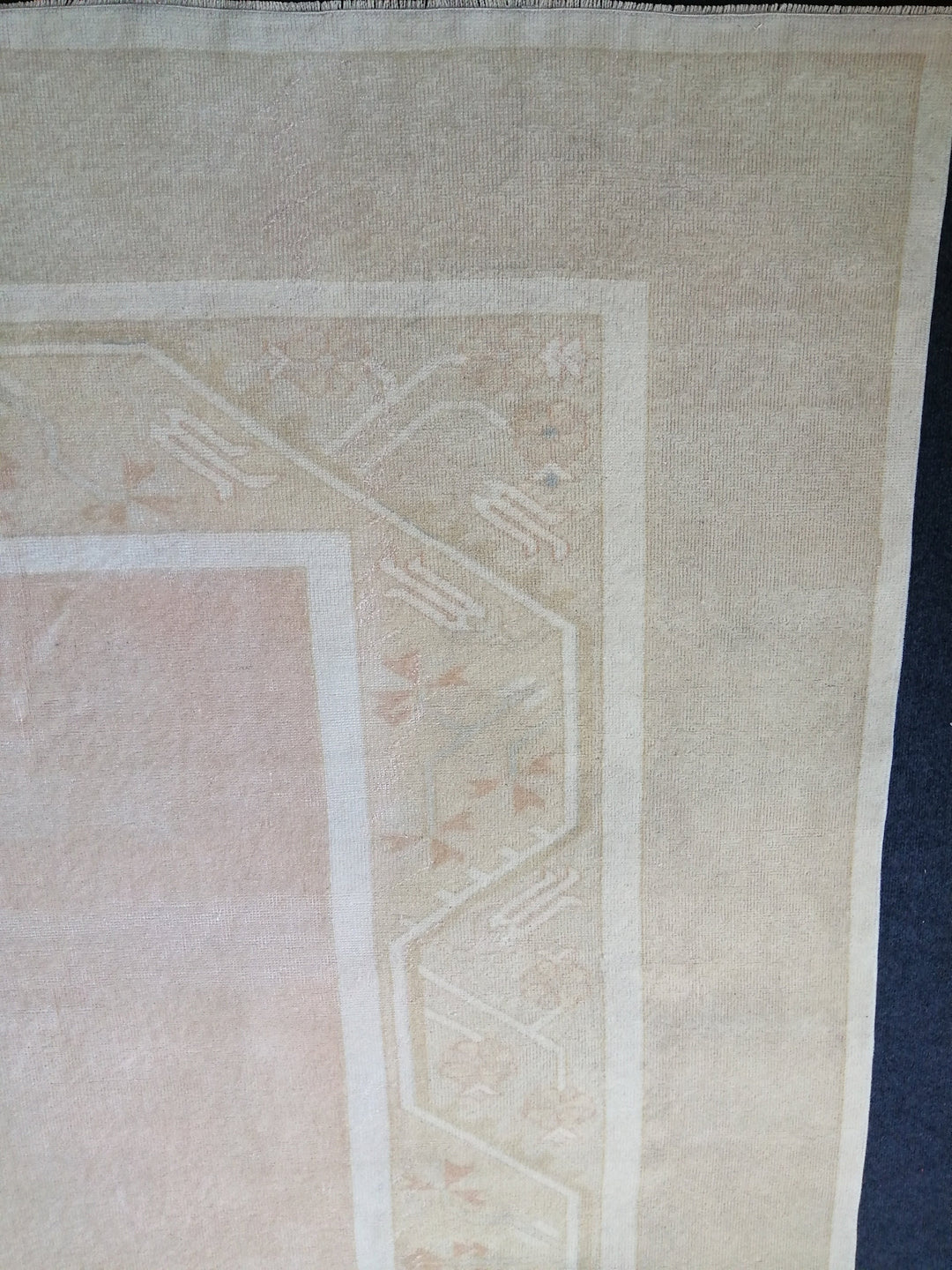 Beige Turkish Runner Rug 6' 4" x 9' 4" Hand-Knotted border