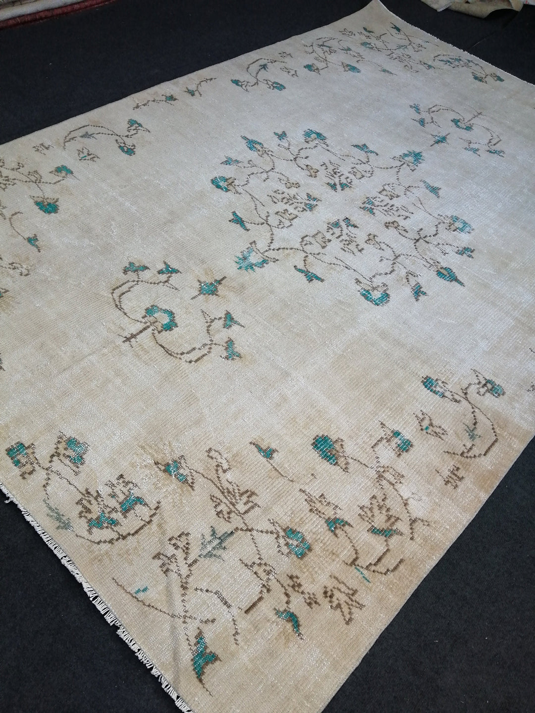 Beige Turkish Runner Rug 6' x 9' 2" Hand-Knotted detail