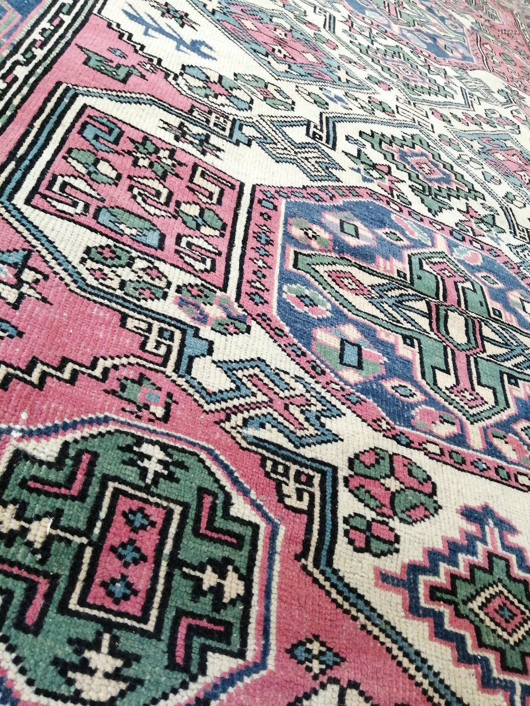 Pink Turkish Runner Rug 4' 5" x 7' 8" Hand-Knotted texture