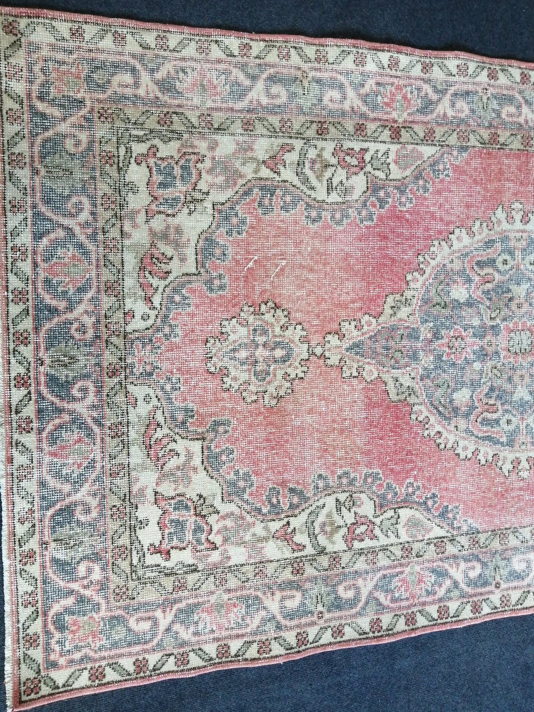 Turkish Oushak Rug Hand-Knotted pattern