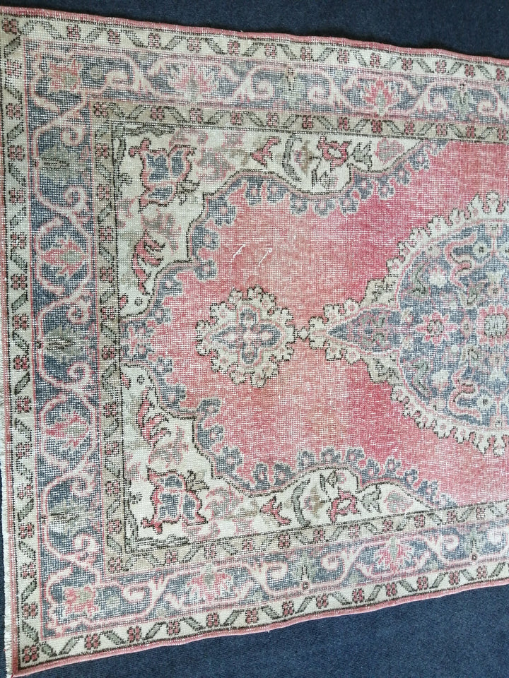 Turkish Oushak Rug Hand-Knotted pattern