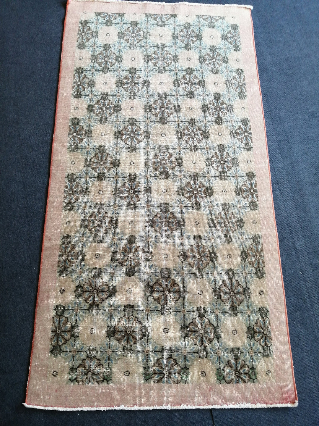 Beige Turkish Oushak Rug 4' x 7' Hand-Knotted detail