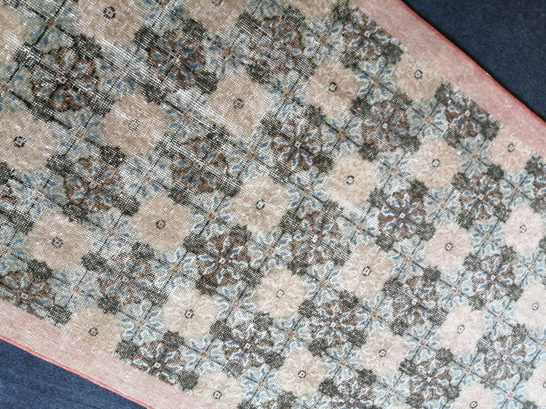 Beige Turkish Oushak Rug 4' x 7' Hand-Knotted border