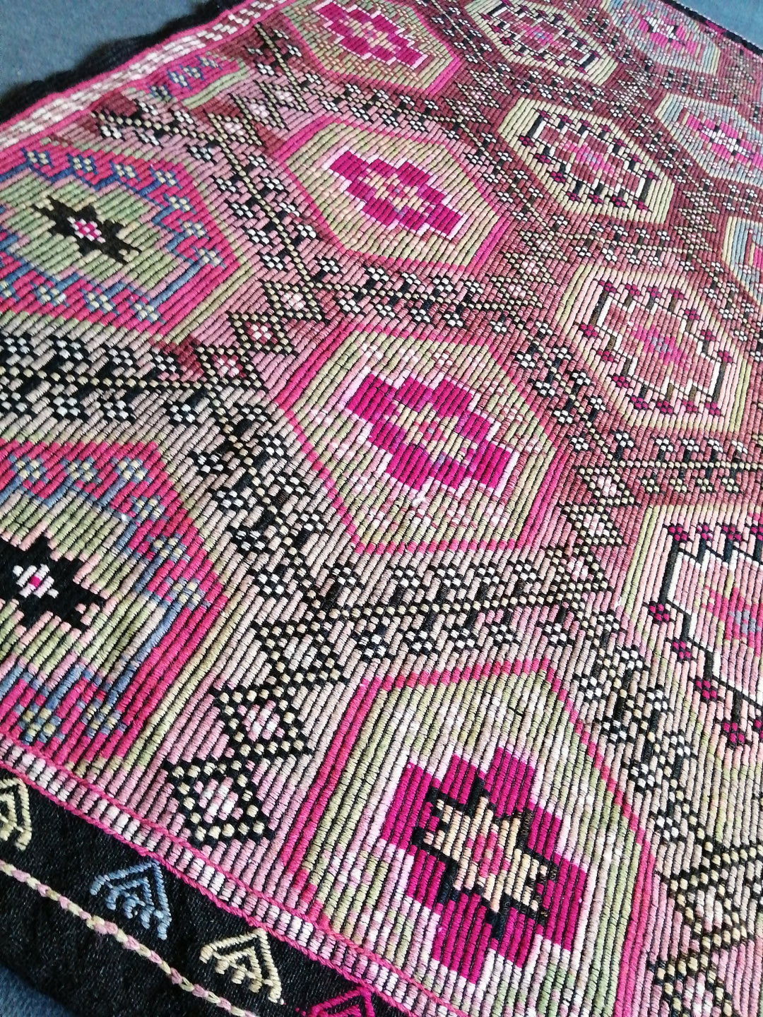Turkish Oushak Rug 4' x 8' Hand-Knotted texture