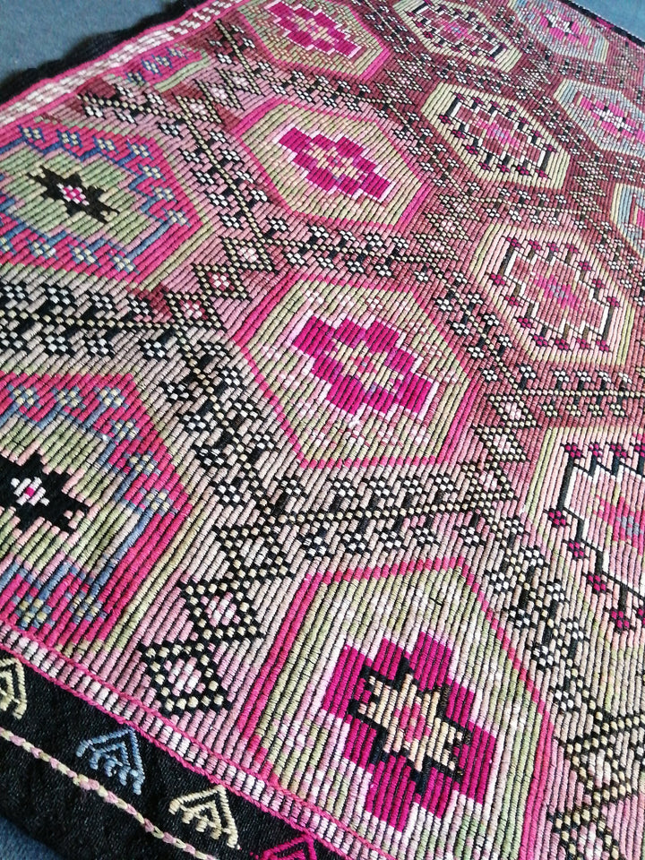 Turkish Oushak Rug 4' x 8' Hand-Knotted texture
