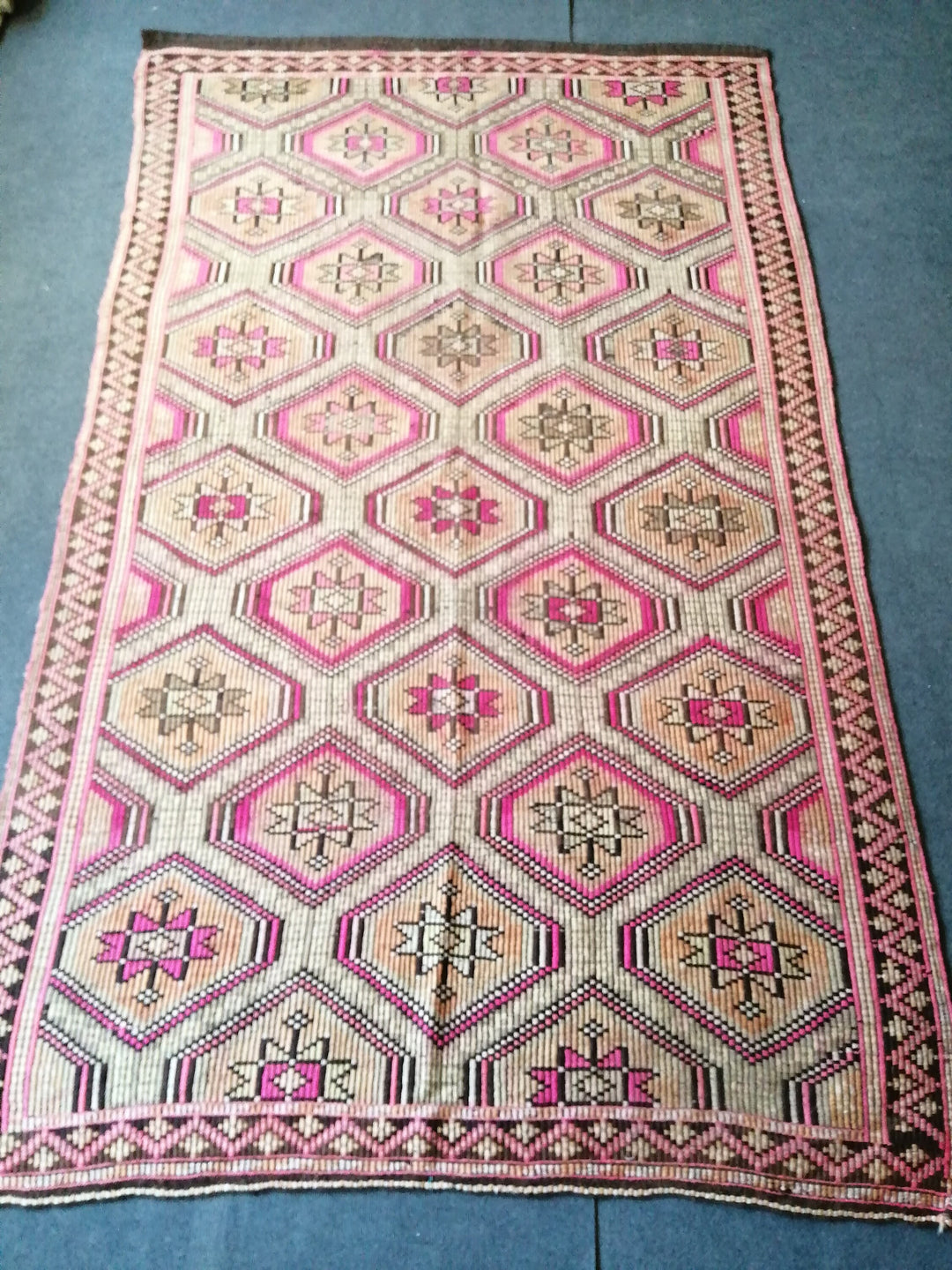 Beige Turkish Runner Rug 5' 7" x 9' Hand-Knotted detail