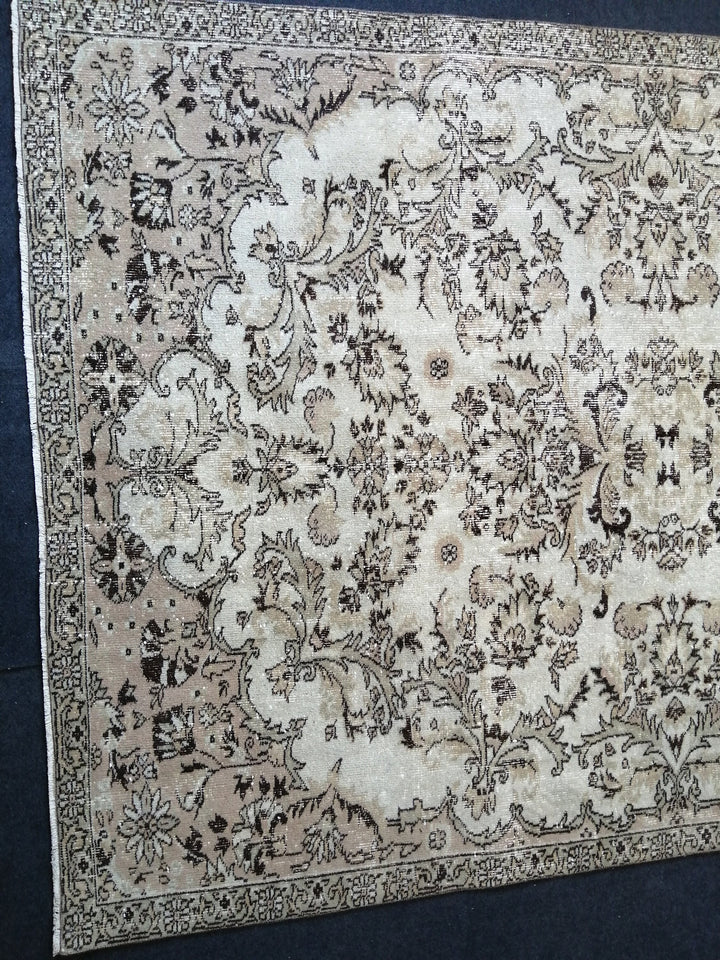 Rust Turkish Oushak Rug 6' 5" x 10' Hand-Knotted close-up