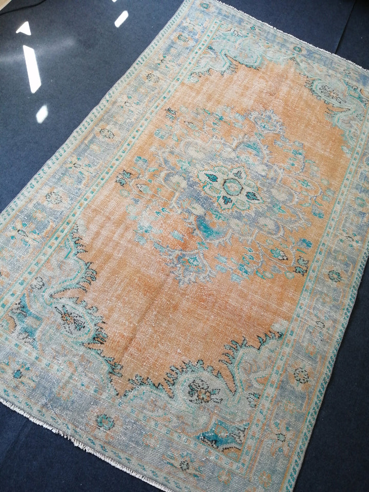 Beige Turkish Oushak Rug 6' x 9' 7" Hand-Knotted detail