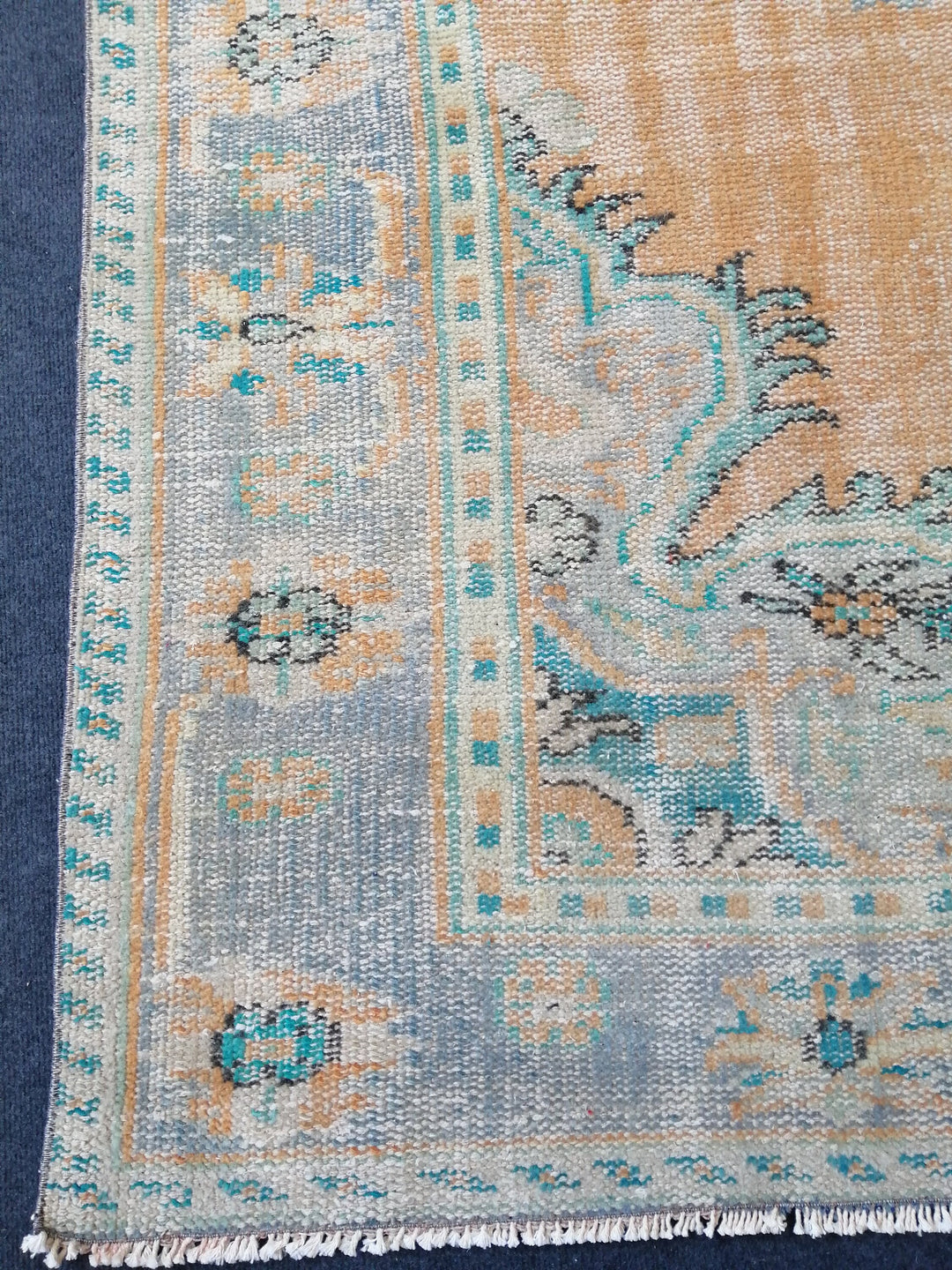 Beige Turkish Oushak Rug 6' x 9' 7" Hand-Knotted pattern