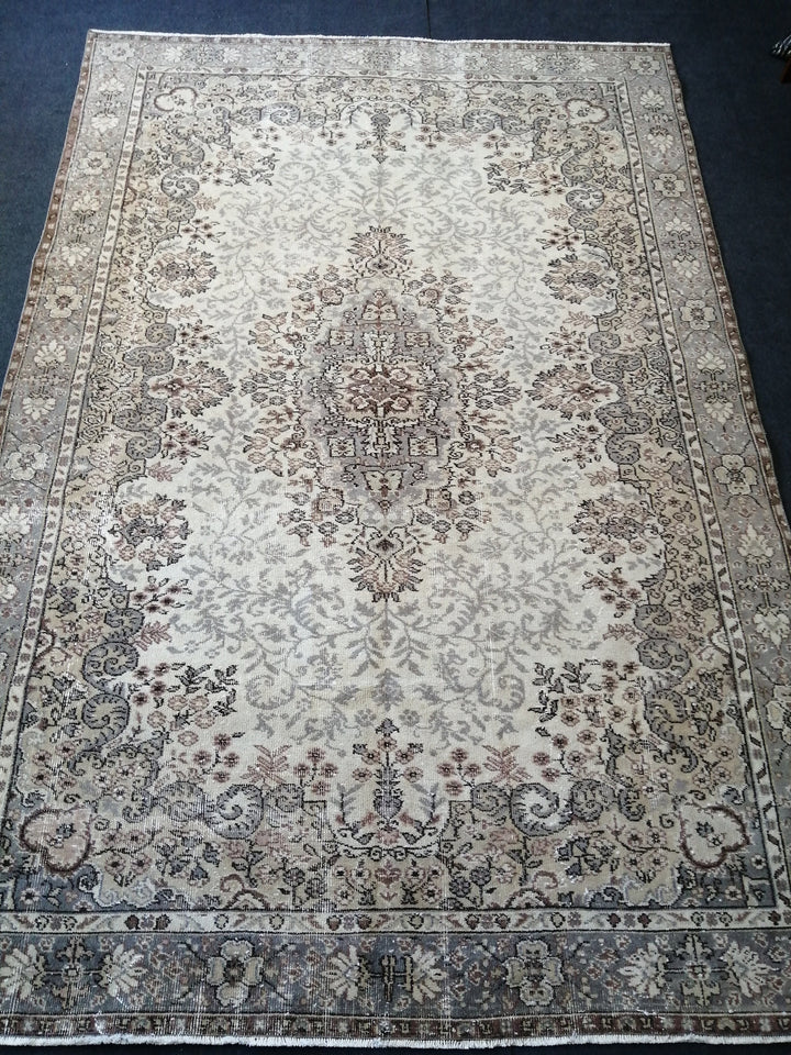 Rust Turkish Oushak Rug 6' 8" x 10' Hand-Knotted detail