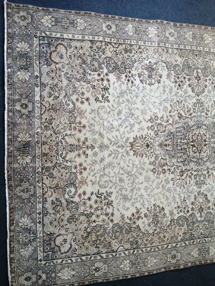 Rust Turkish Oushak Rug 6' 8" x 10' Hand-Knotted close-up