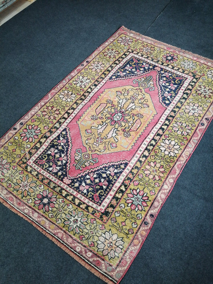 Beige Turkish Runner Rug 3' 8" x 5' 7" Hand-Knotted texture