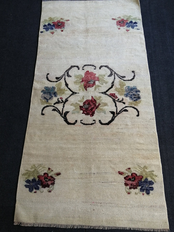 Beige Turkish Runner Rug 3' 2" x 6' 4" Hand-Knotted detail