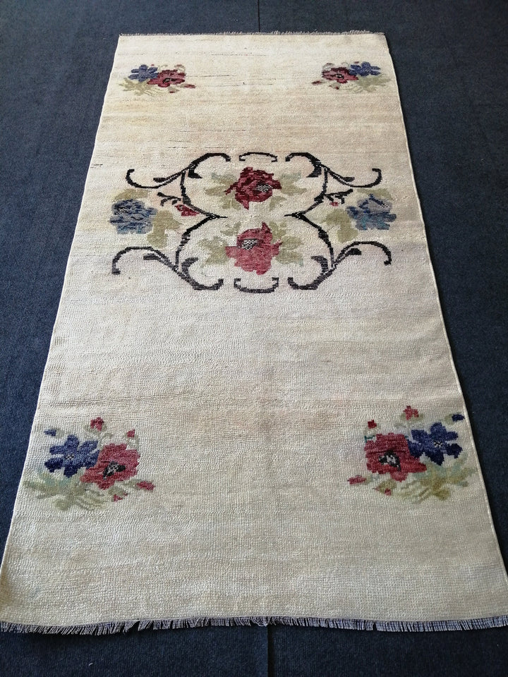 Beige Turkish Runner Rug 3' 2" x 6' 4" Hand-Knotted texture