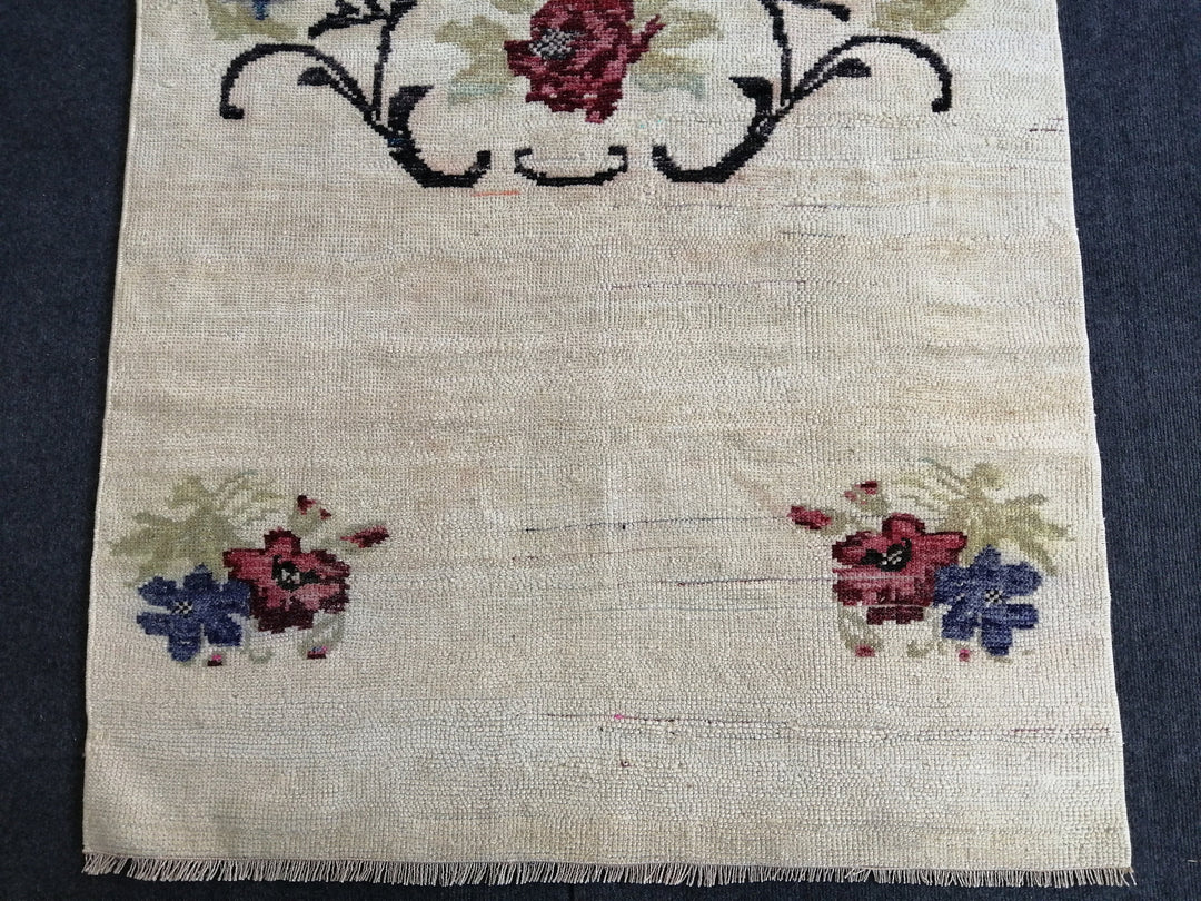 Beige Turkish Runner Rug 3' 2" x 6' 4" Hand-Knotted pattern