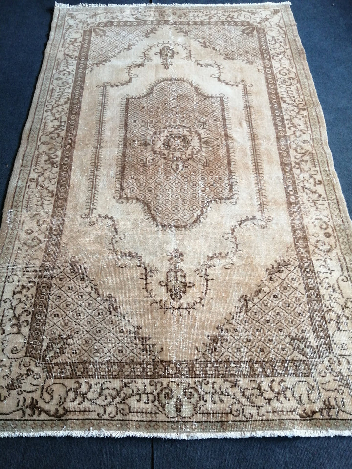 Turkish Oushak Runner Rug Hand-Knotted close-up