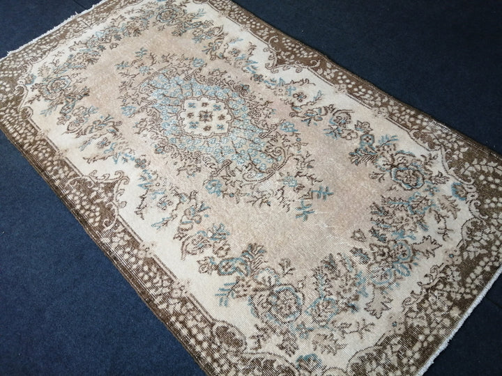 Beige Turkish Runner Rug 4' x 7' Hand-Knotted border