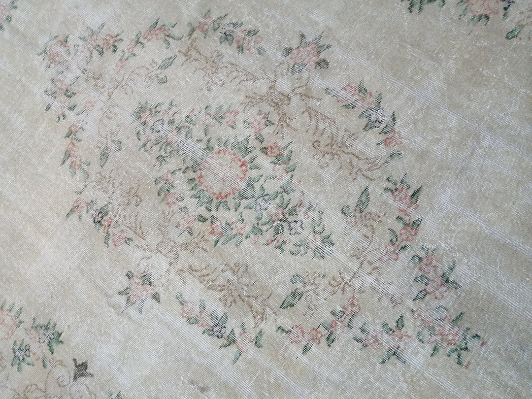 Beige Turkish Runner Rug 7' x 10' Hand-Knotted pattern