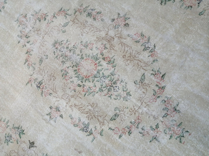 Beige Turkish Runner Rug 7' x 10' Hand-Knotted pattern