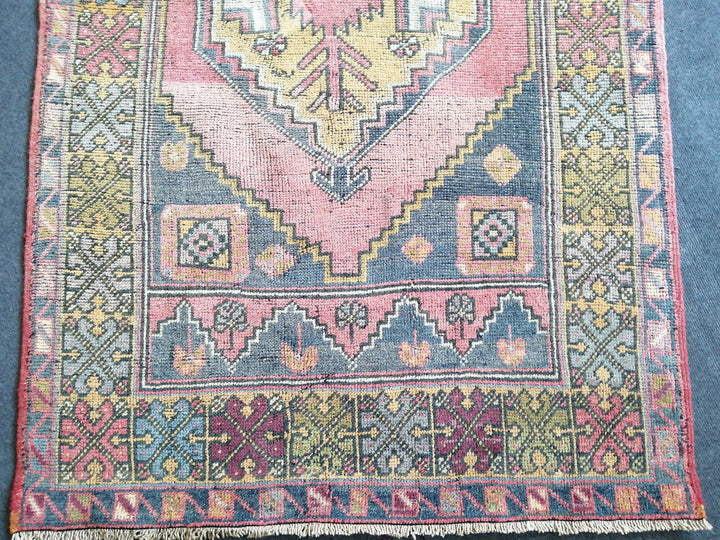 Turkish Oushak Rug Runner Hand-Knotted close-up