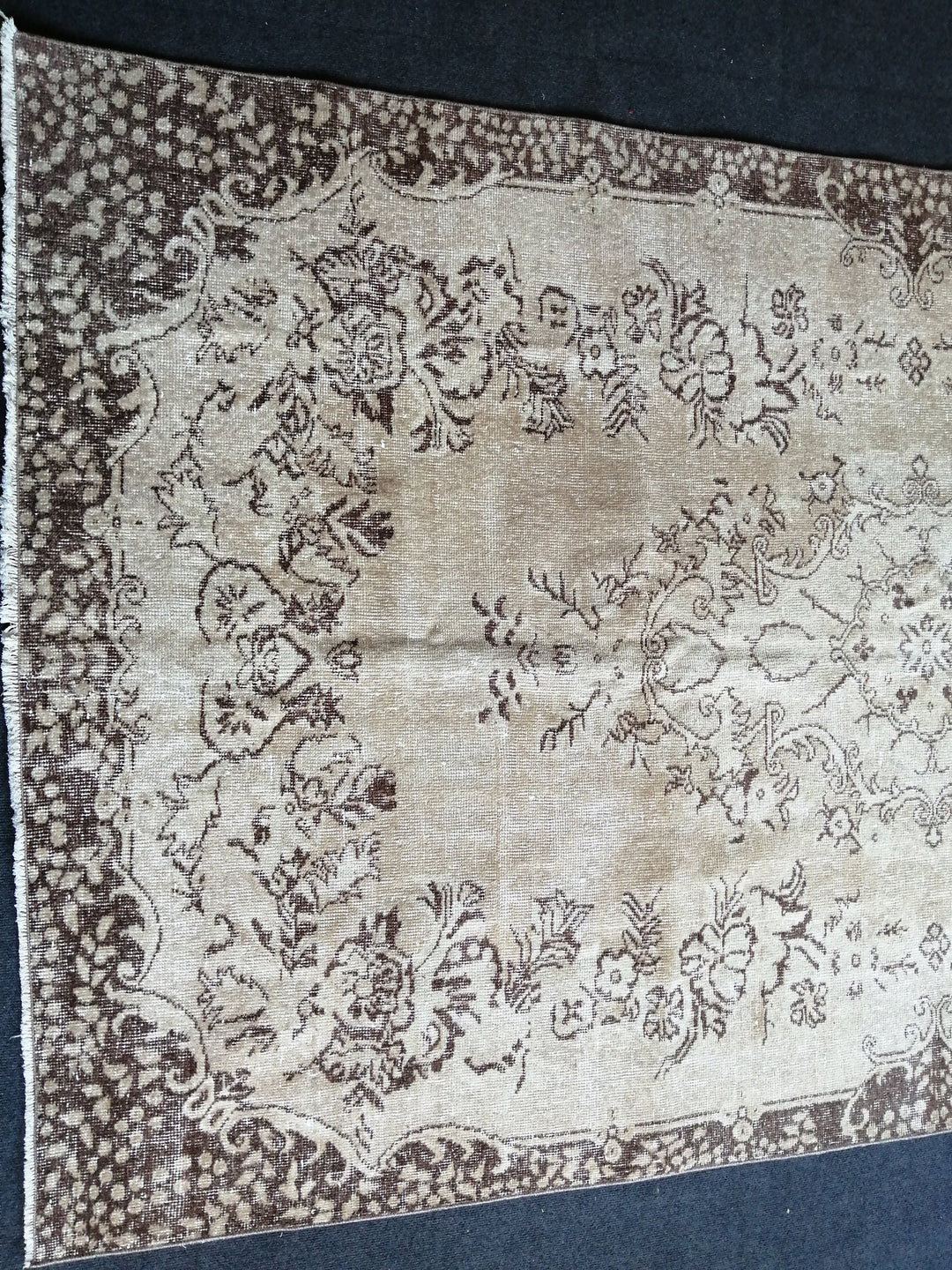 Beige Turkish Runner Rug 5' 6" x 9' 7" Hand-Knotted border