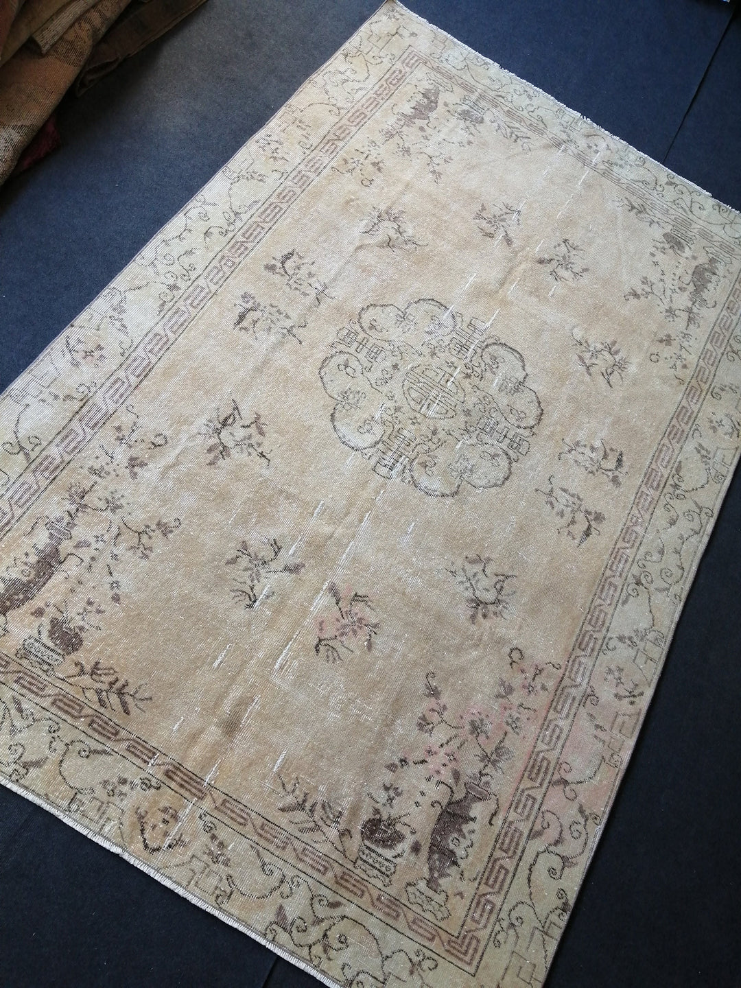 Beige Turkish Runner Rug 6' x 9' 4" Hand-Knotted border