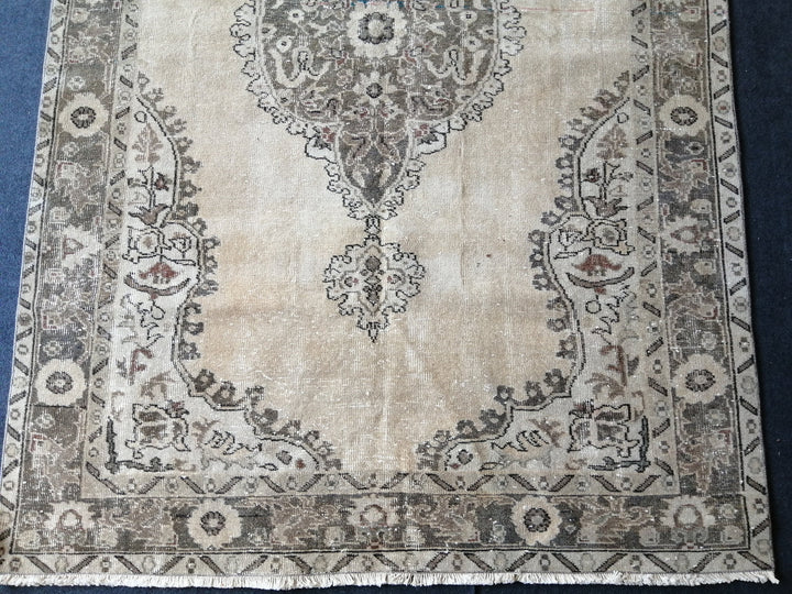 Beige Turkish Oushak Rug 5' 4" x 8' Hand-Knotted texture