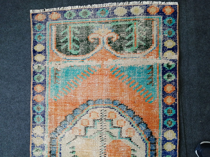 Turkish Oushak Rug 2' 7" x 4' 1" Hand-Knotted border